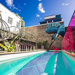 Quarters Albergue